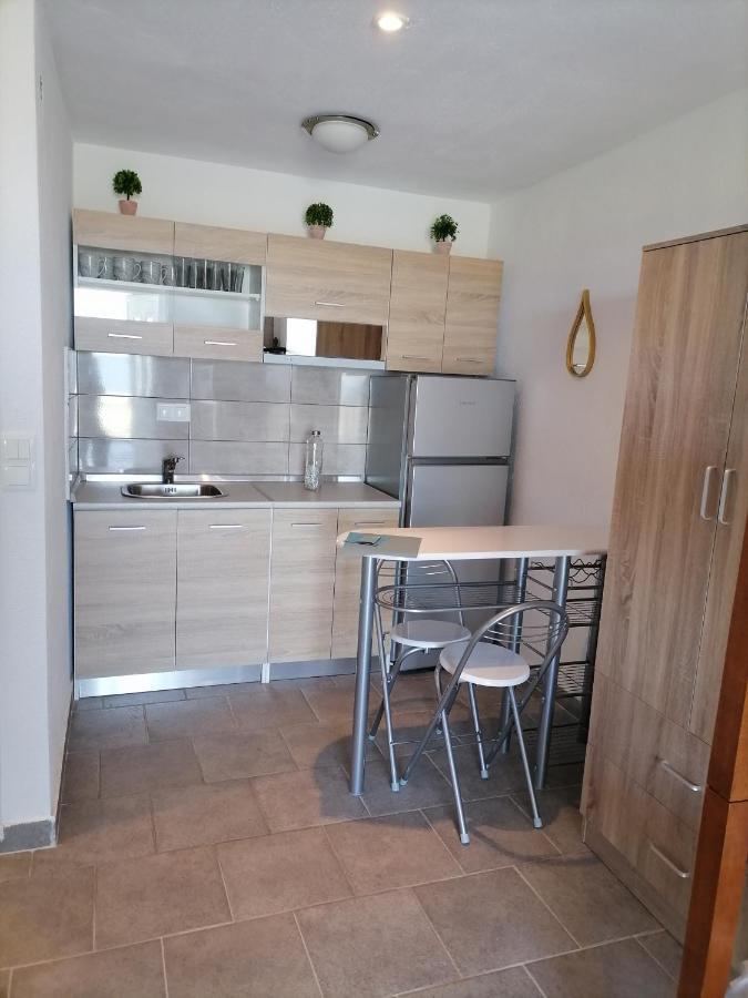 Seaview Apartment & Semi Basement Seaview Apartment Βρασνά Εξωτερικό φωτογραφία