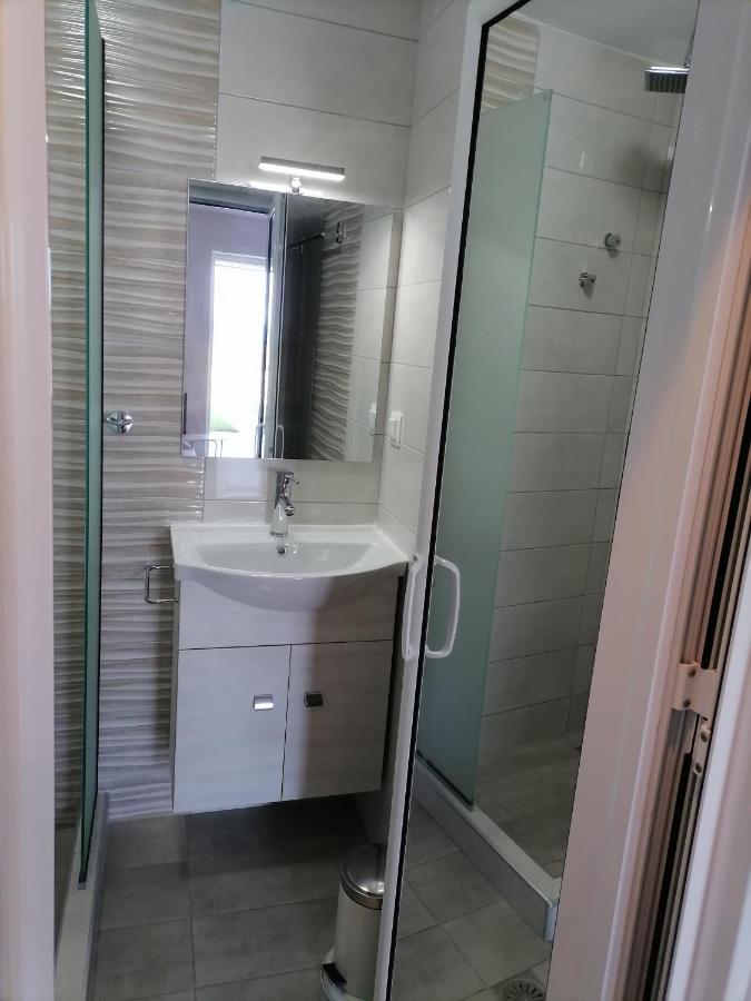 Seaview Apartment & Semi Basement Seaview Apartment Βρασνά Εξωτερικό φωτογραφία